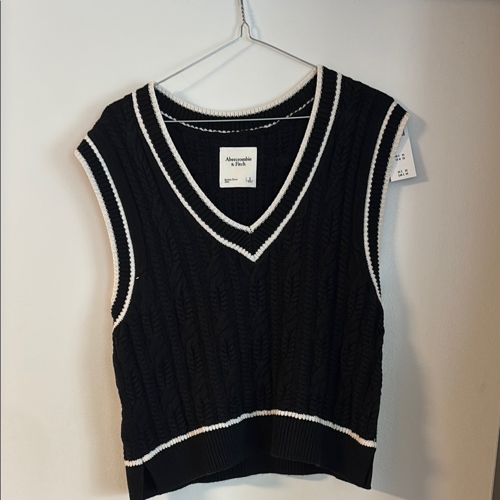Abercrombie & Fitch Black V-Neck Knit Crop Top